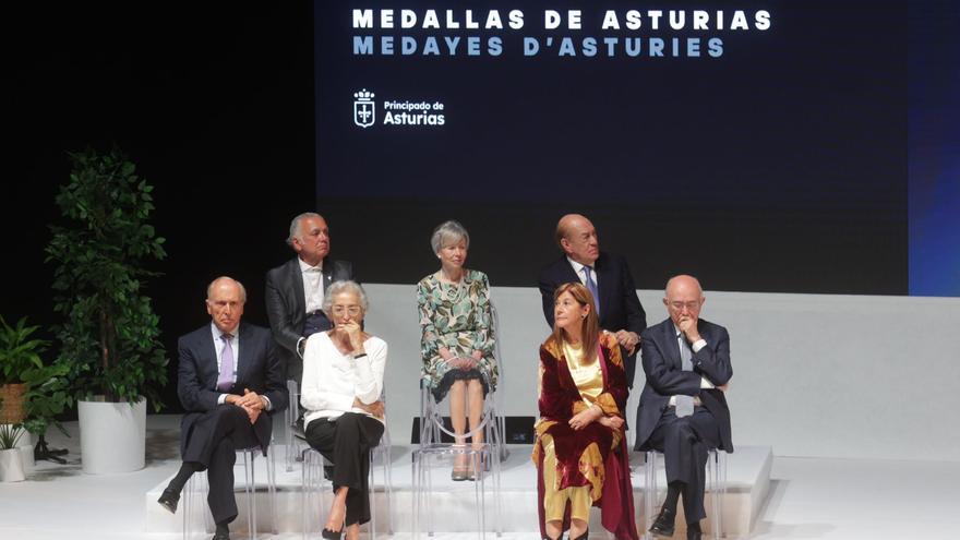 EN IMÁGENES: El acto en Oviedo de entrega de Medallas y distinciones de Asturias