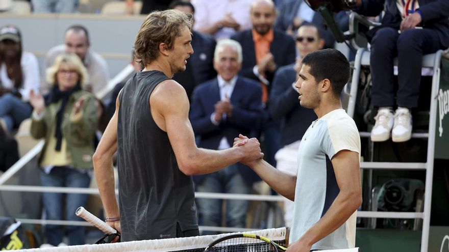 Carlos Alcaraz supera a Djokovic y Federer