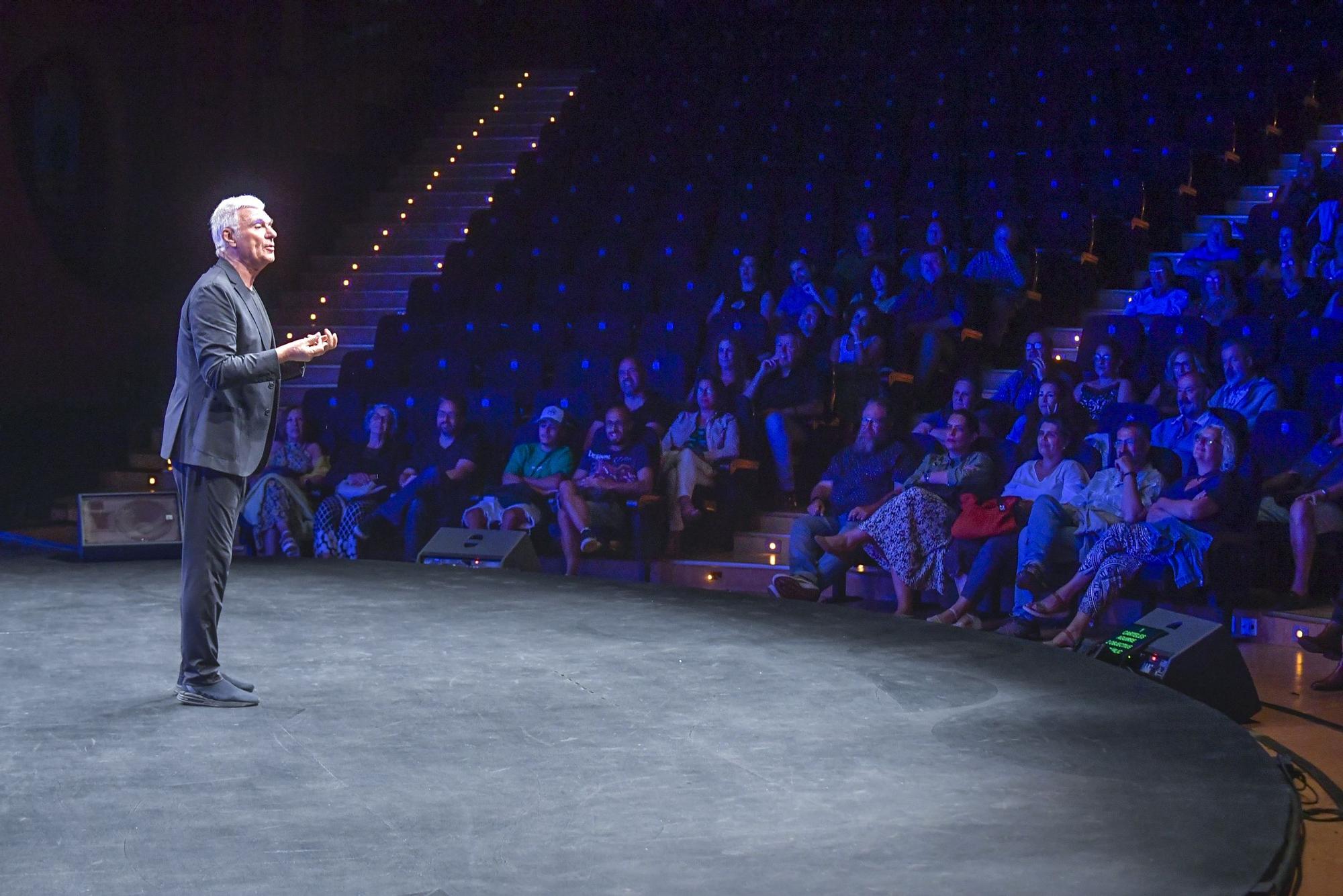 Espectáculo CARLES SANS ¡POR FIN SOLO! en el Teatro Víctor Jara