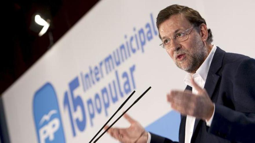 Rajoy dice que el pacto PSOE-Ciudadanos torpedea la creación de empleo en España