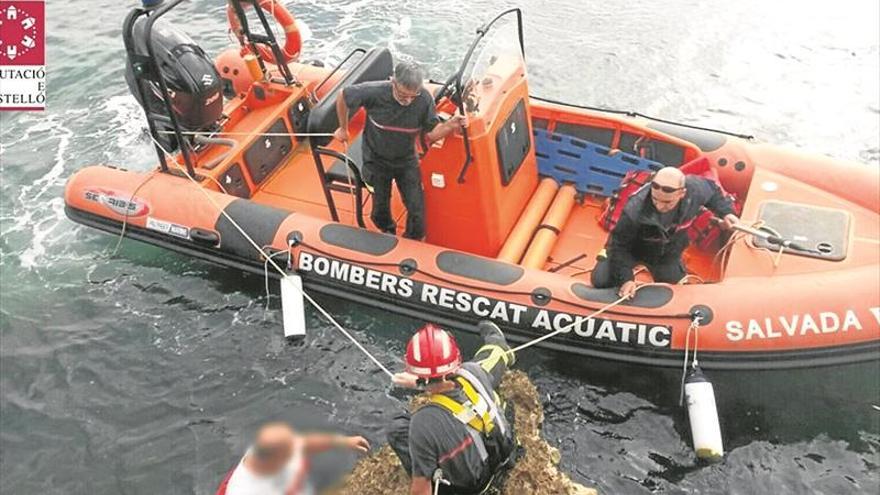 Rescatado al caer desde una altura de 10 metros al agua en Vinaròs