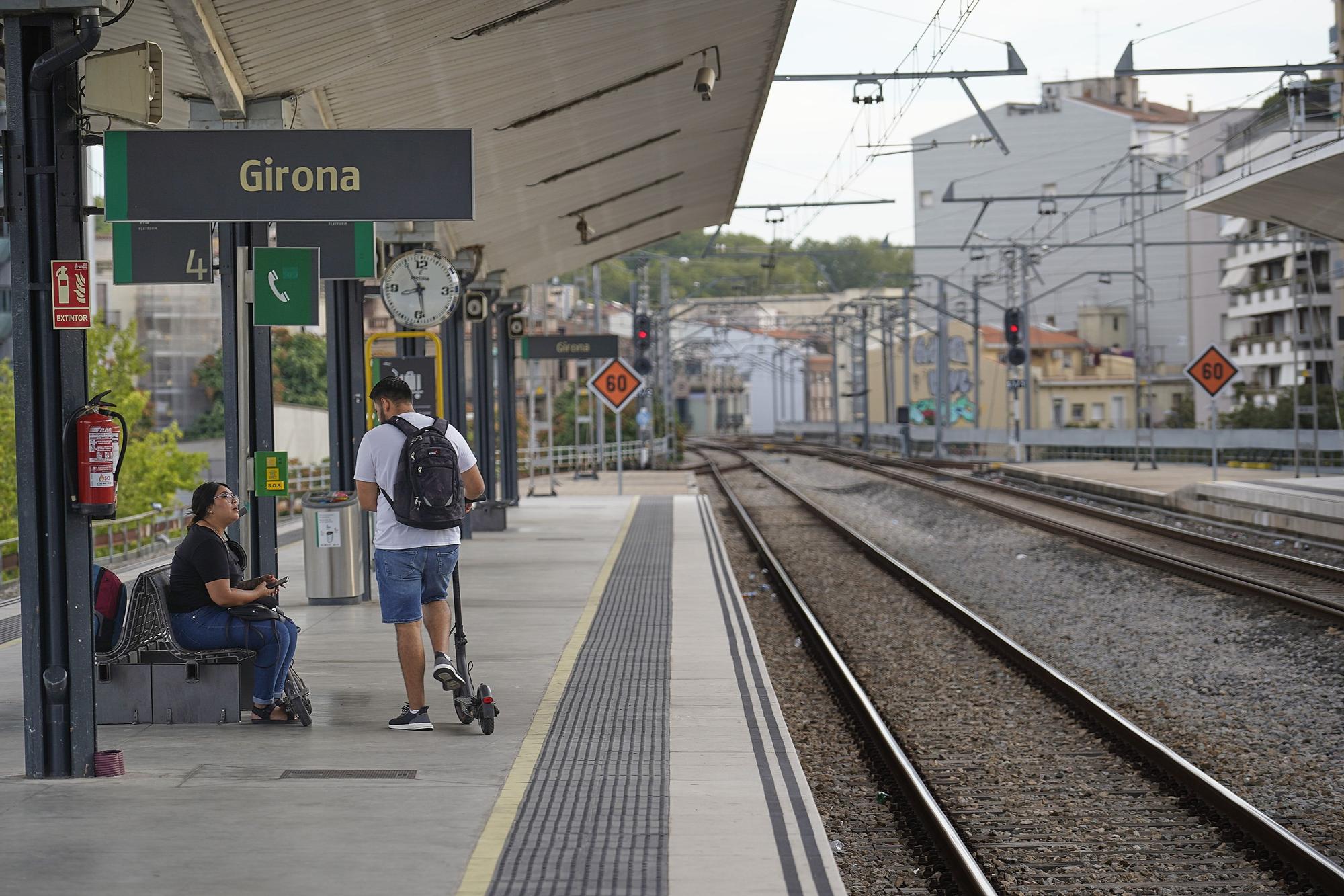 Caos ferroviari: Una avaria deixa sense trens de Rodalies i mitja distància