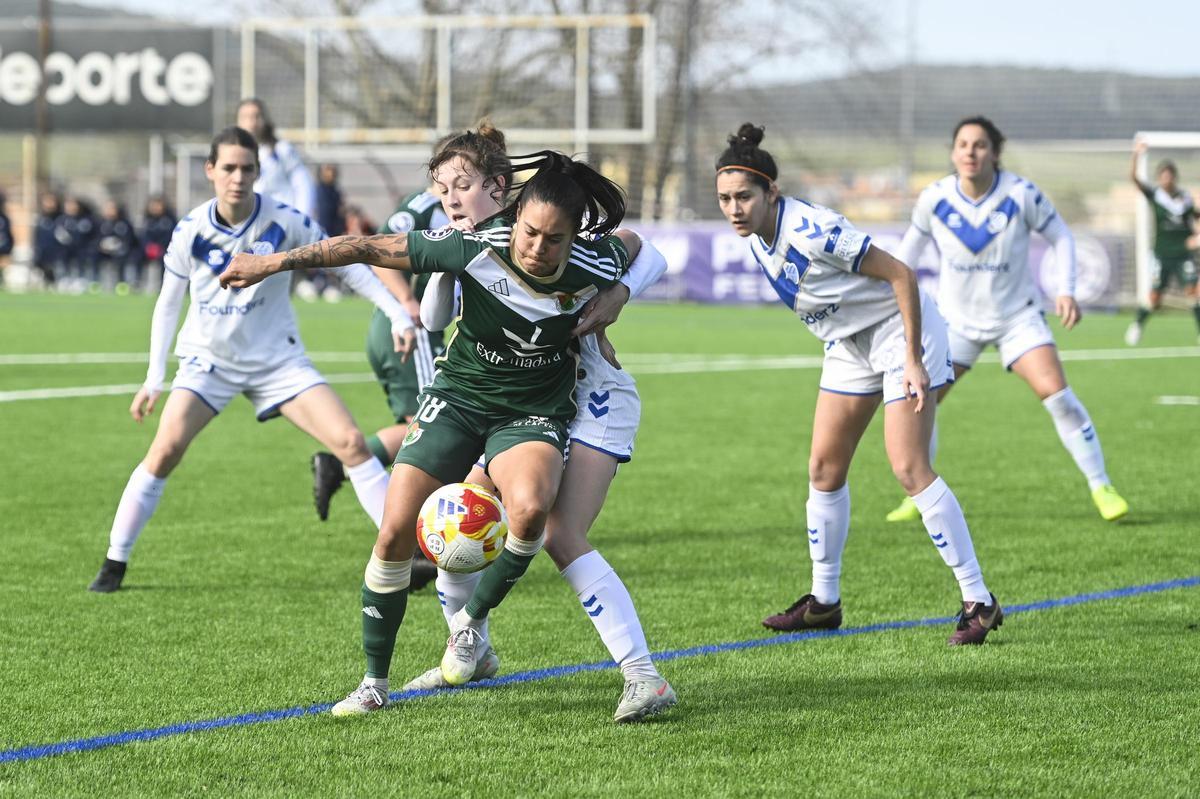 La delantera argentina Lezcano, pugnando en un partido anterior.