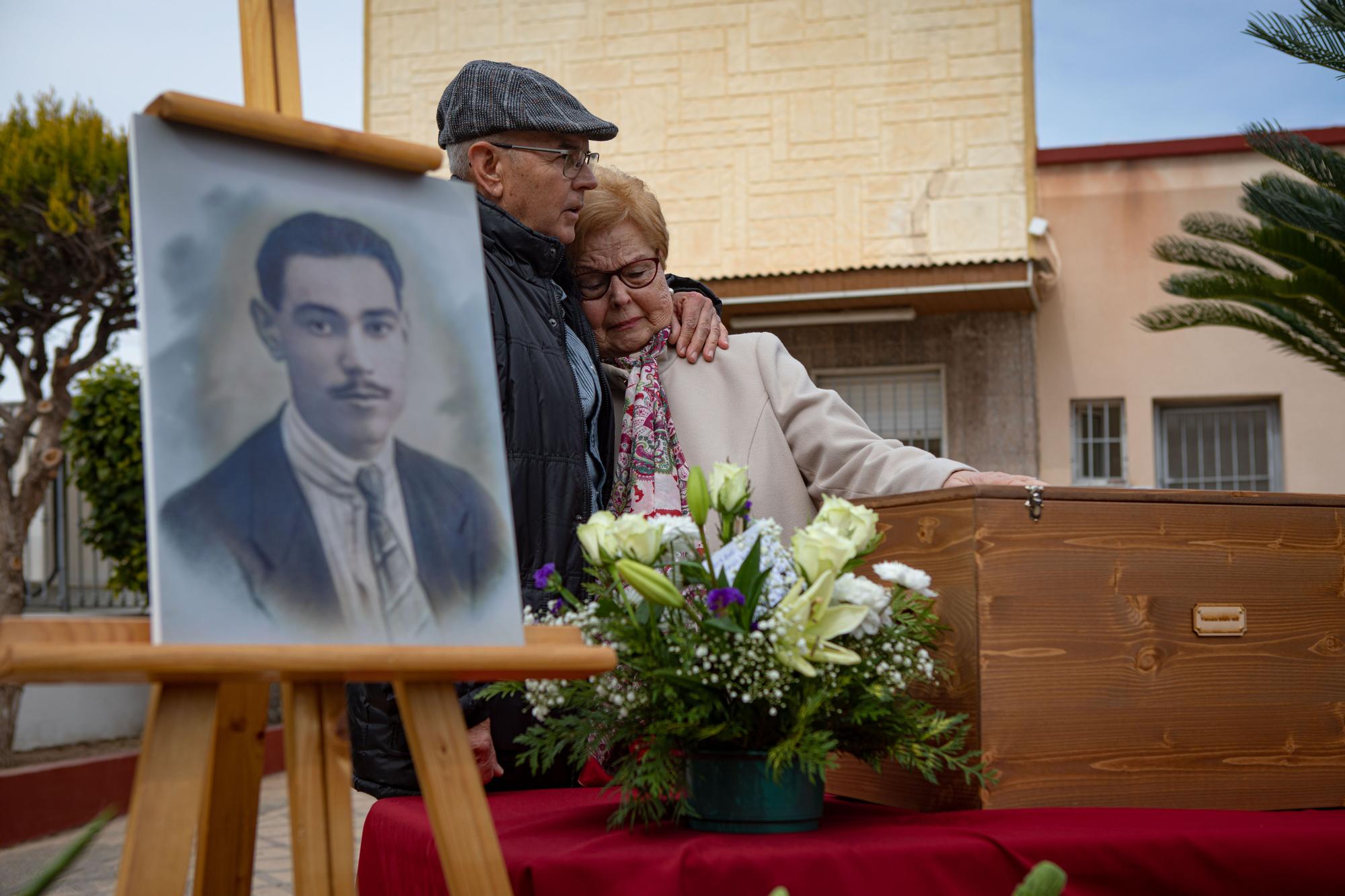 Entierran los restos de Francisco Solano, el cartagenero que murió en el penal franquista de Formentera