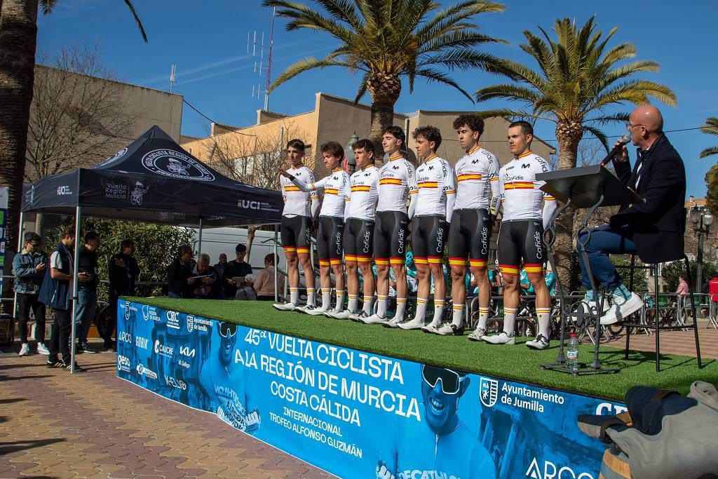 Vuelta Ciclista a Murcia: imágenes de la salida en Jumilla