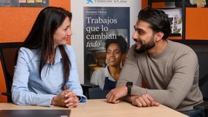 Ana y Rufo en la Fundación Secretariado Gitano, entidad que colabora con el programa Incorpora de la Fundación La Caixa.