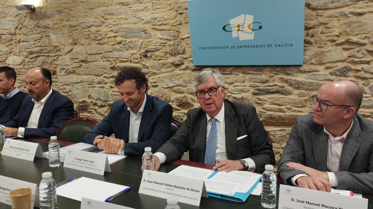 La Comisión de Competitividad y Fondos de la UE de la CEG se ha reunido con el director xeral de Cohesión e Fondos Europeos de la Xunta, Ángel Tarrío