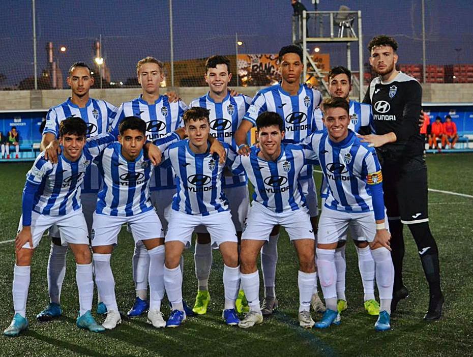 La temporada pasada, con el juvenil del Baleares (de pie, tercero por la derecha).