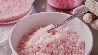 Este arroz rosa con células madre de carne podría ser el superalimento del futuro