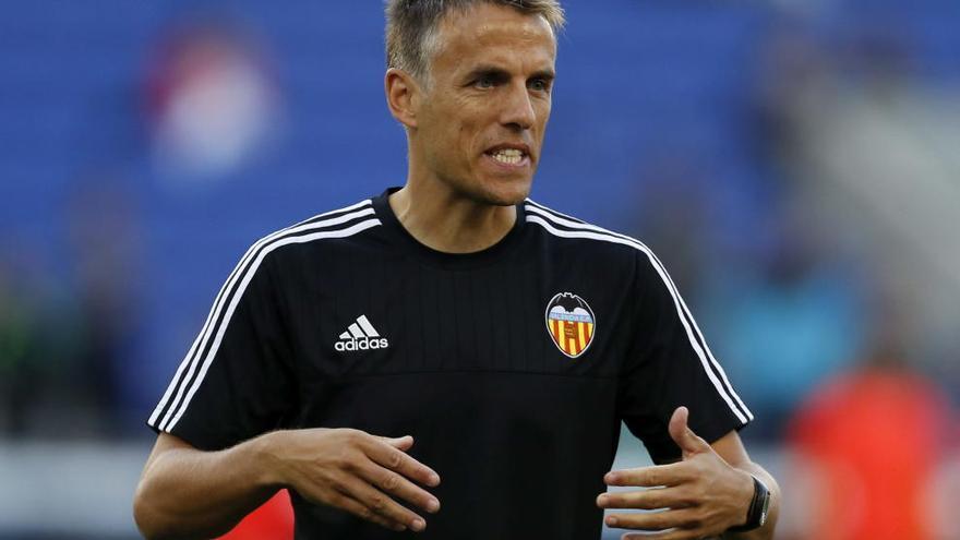 Phil Neville dejará el Valencia