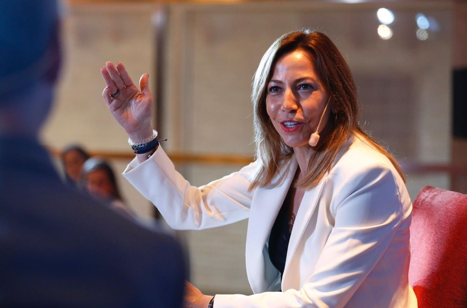 Natalia Chueca, en los Desayunos-Coloquios de EL PERIÓDICO DE ARAGÓN