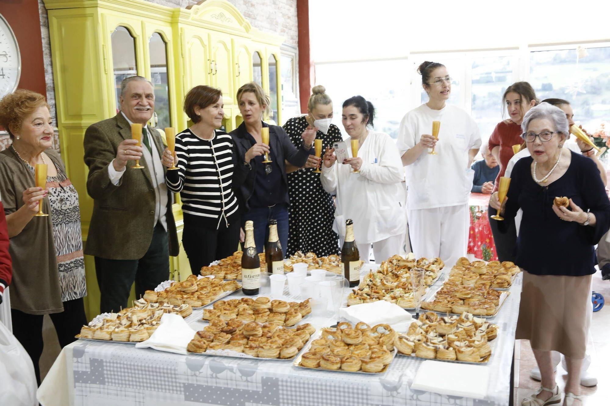 En imágenes: Visita de Carmen Moriyón a los centenarios gijoneses