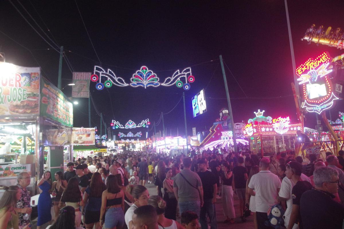 Lleno en el Real la primera noche de la Feria de Málaga 2025