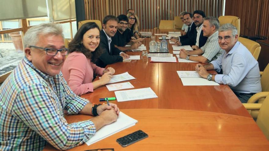 Un momento de la reunión de los grupos en la Comisión de Hacienda