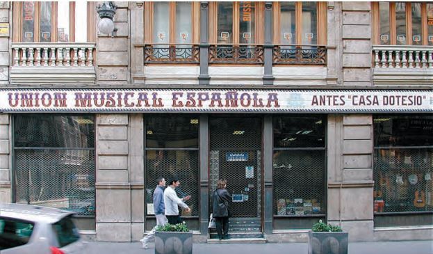 Los rótulos artesanales se resisten al olvido