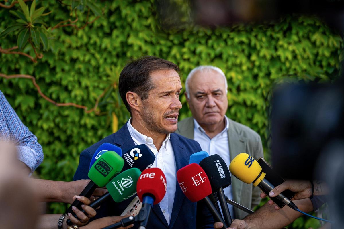 Mariano Hernández Zapata y Miguel Ángel Morcuende durante la presentación del nuevo plan forestal de Canarias