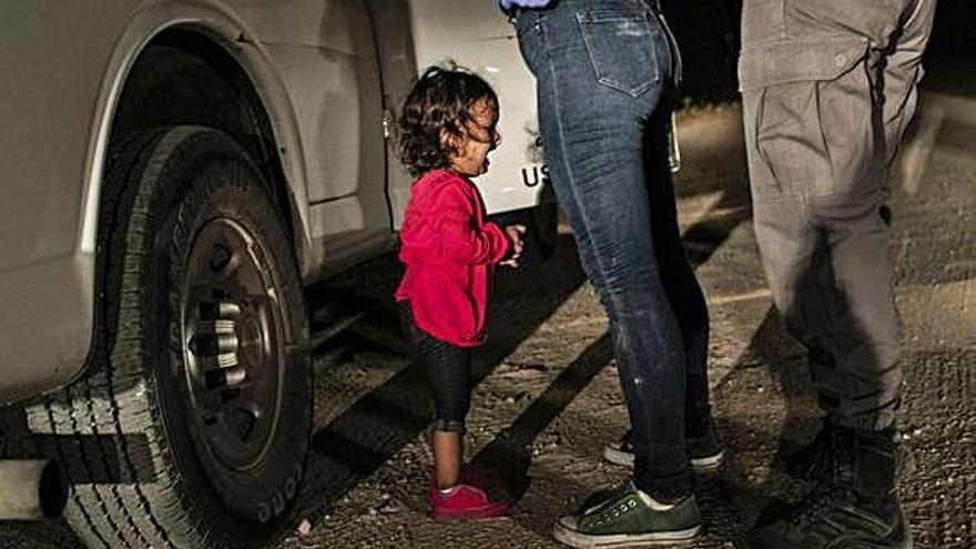 La pequeña Yanela Rodríguez llora desconsolada en la imagen ganadora del World Press Photo.