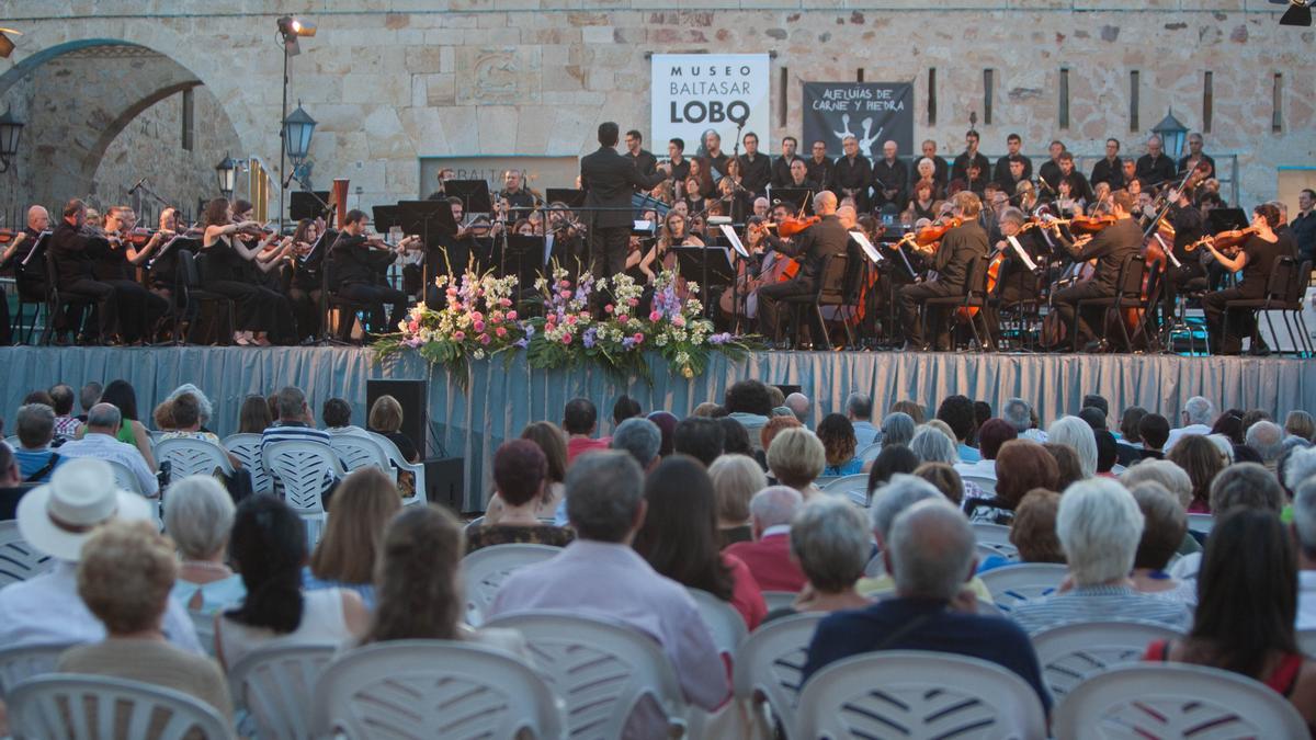 La Orquesta Sinfónica de Castilla y León durante una actuación en Zamora.