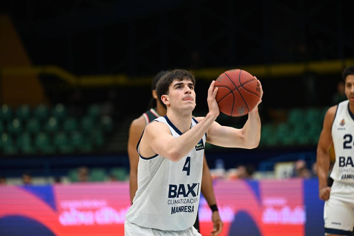 Max Gaspà, tirant un llançament lliure a Polònia