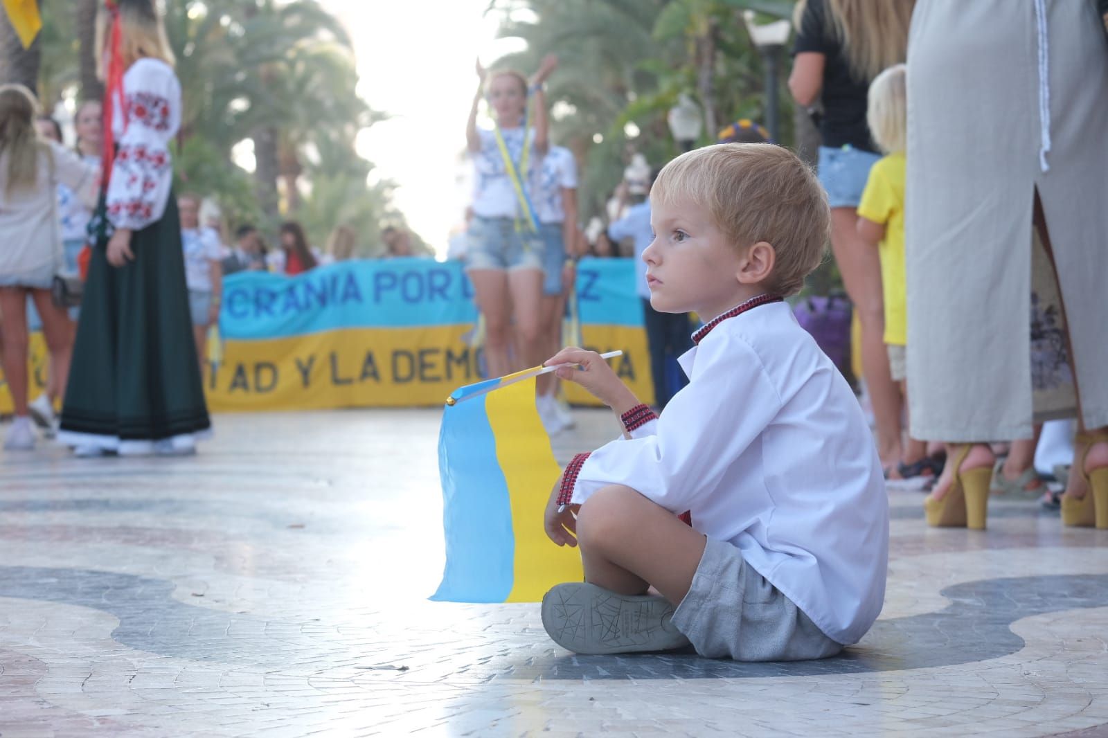 Cientos de ucranianos celebran en Alicante su Día de la Independencia  y exigen el fin de la guerra