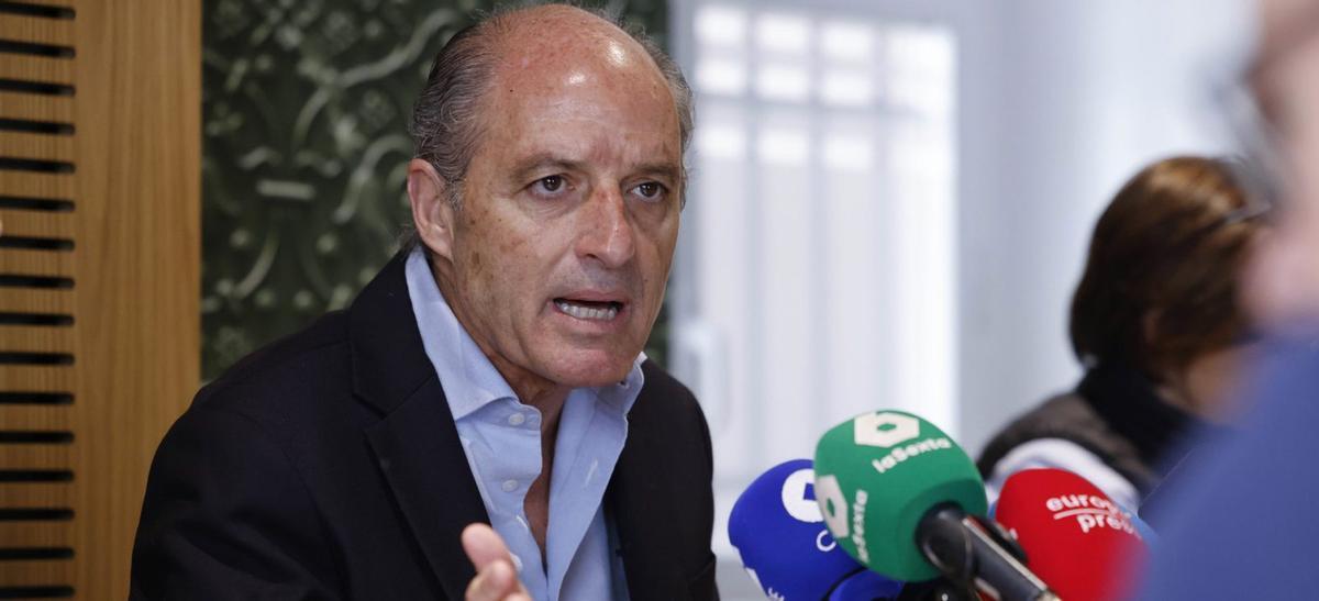 Camps, a golpe de encuesta