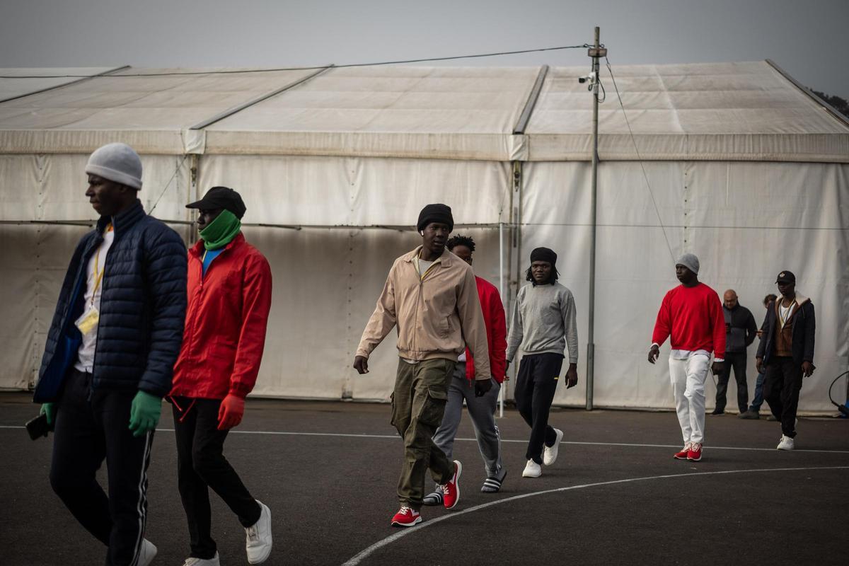 Así ha sido el encuentro del papa León XIV con migrantes de Las Raíces
