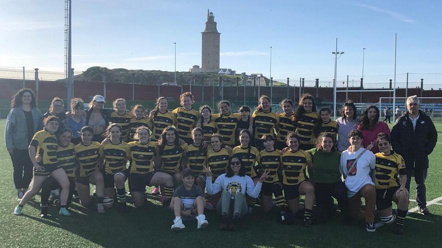 La plantilla del Santiago Rugby Club tras el partido con el Crat B