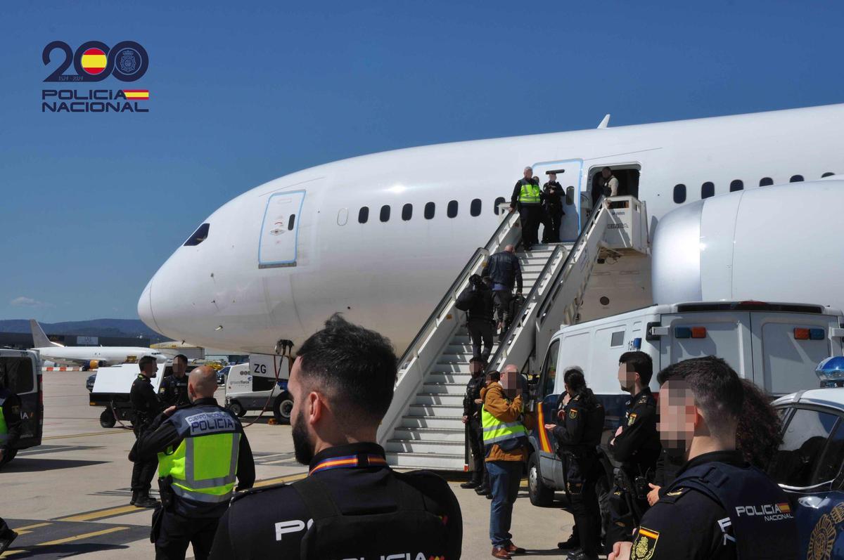 La Policía Nacional escoltó a los delincuentes multirreincidentes en su salida de España.