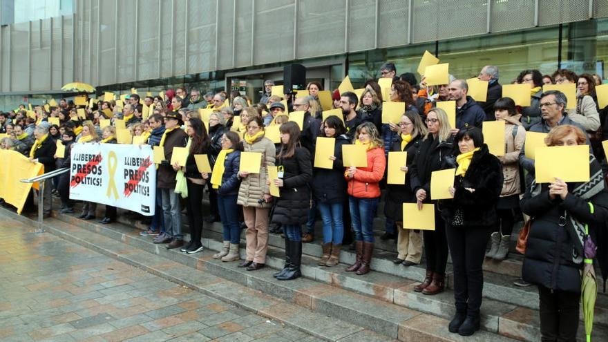 Concentració dels treballadors de la Generalitat a Girona per exigir l&#039;alliberament dels presos