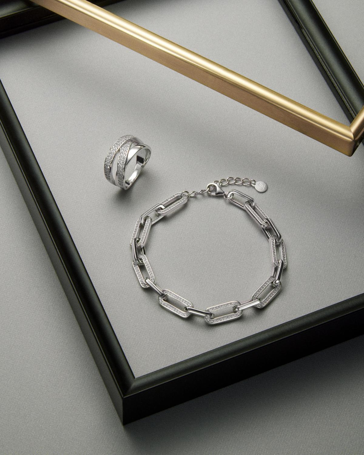 Pulsera y anillo de plata de 1ª ley.