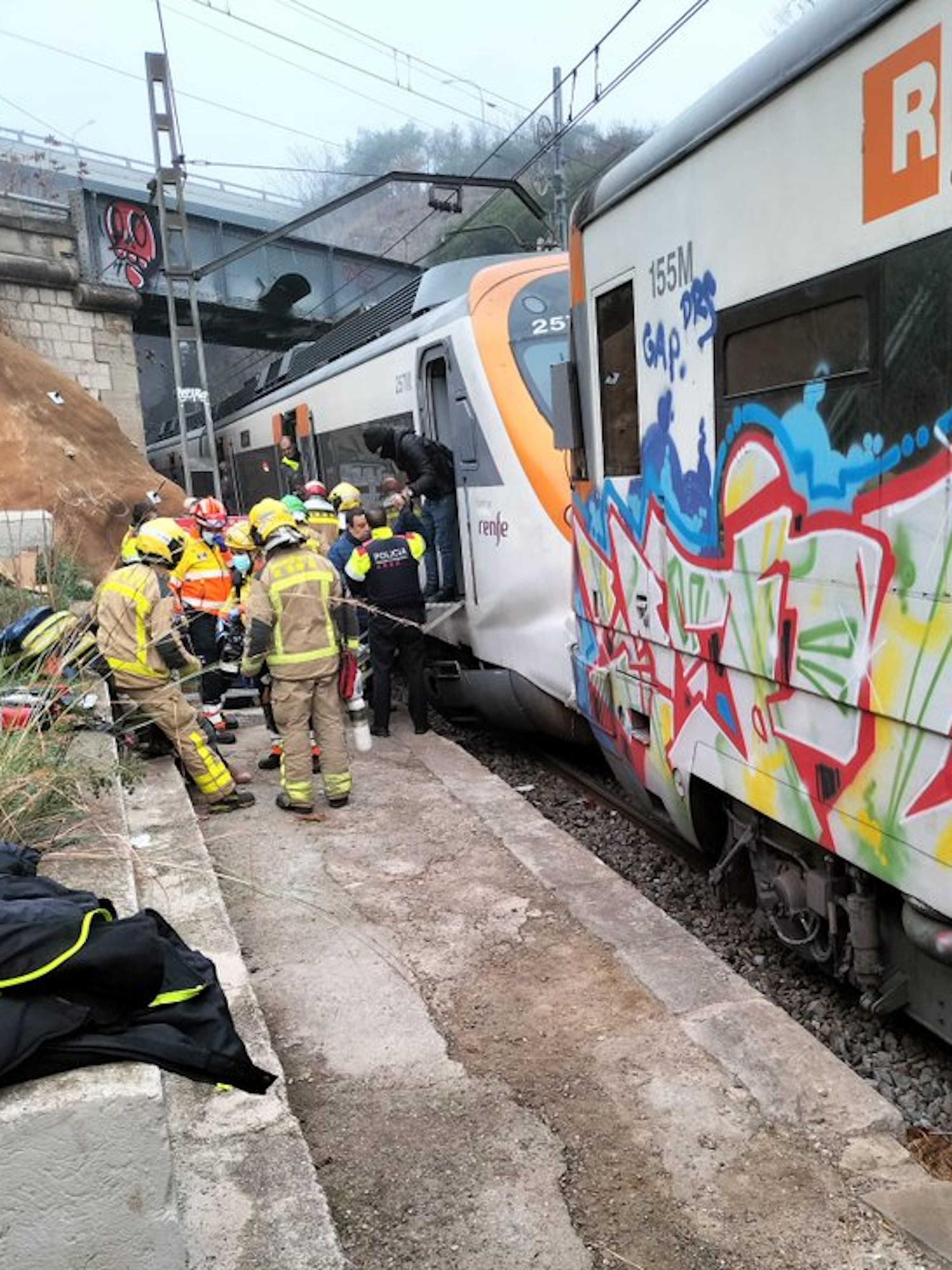 Més de 150 ferits per l'encalç de dos trens en una estació de Montcada i Reixac