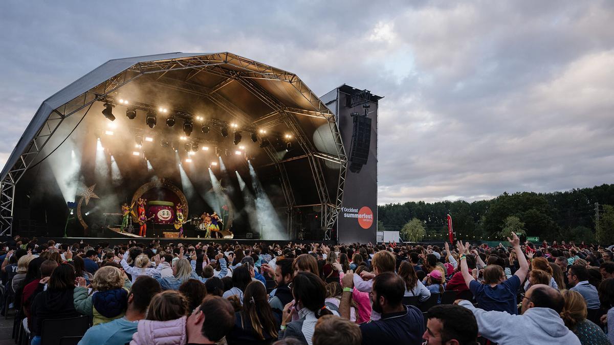 Actuación del grupo El pot petit en la edición de 2025 del Occident Summerfest