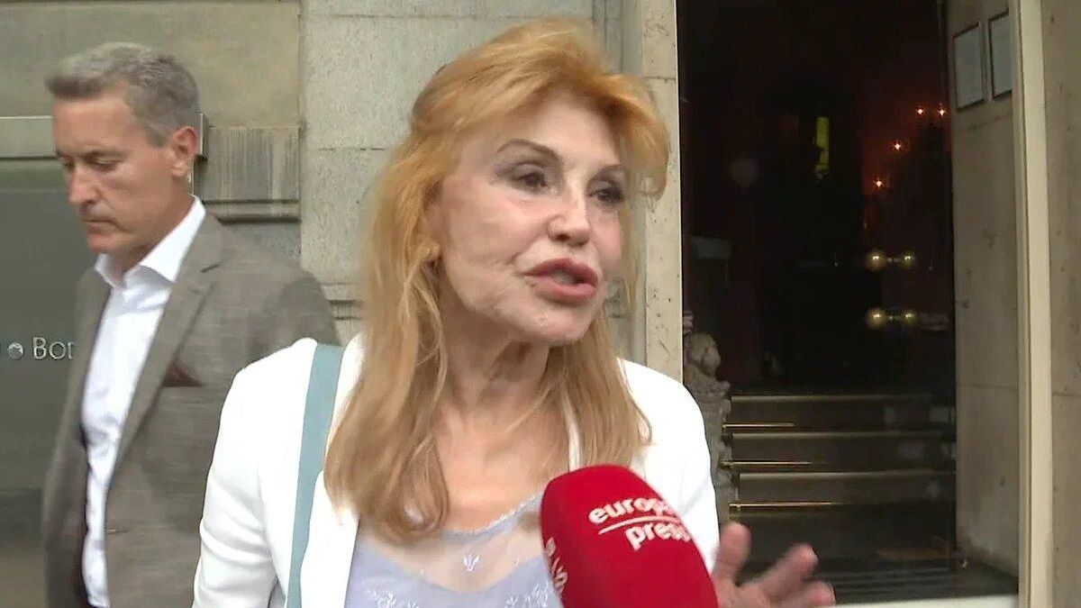 La baronesa Thyssen deja plantado a Espejo Público: "Bueno, me voy"