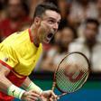 El jugador de la selección española, Roberto Bautista, celebra un punto durante su partido ante el jugador de Francia, Arthur Fils