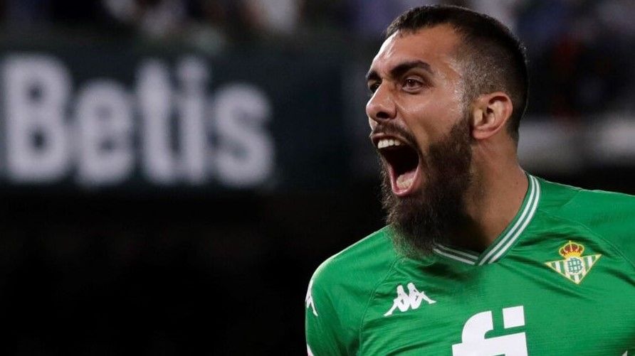 Borja Iglesias celebra un gol con el Betis en esta temporada.