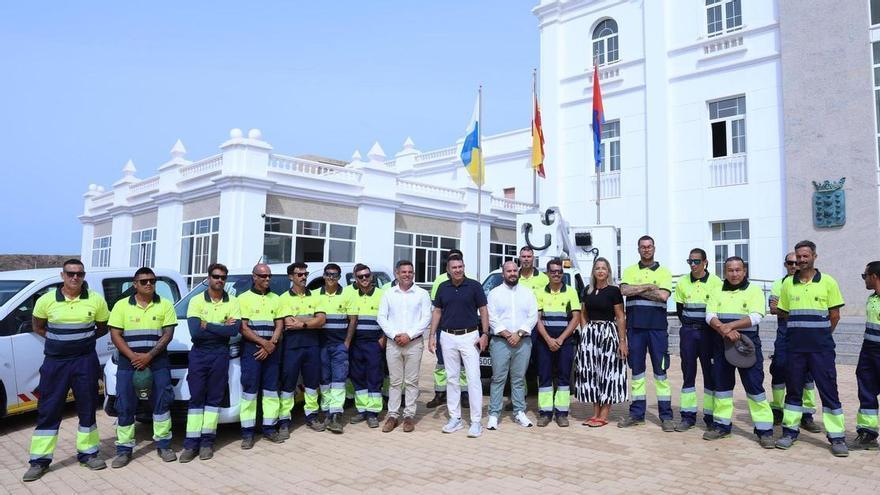 Lanzarote refuerza el mantenimiento de las carreteras insulares con nuevos vehículos