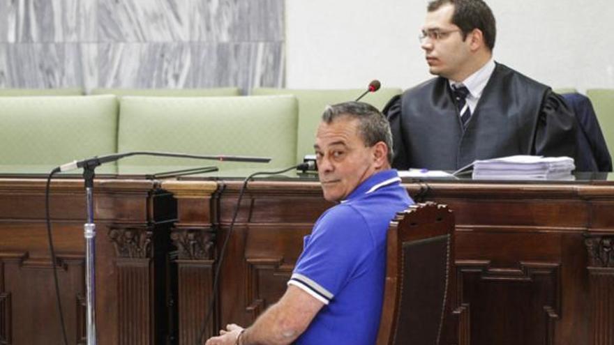 Sebastián Bermúdez ayer durante el juicio en la Audiencia. | josé carlos guerra