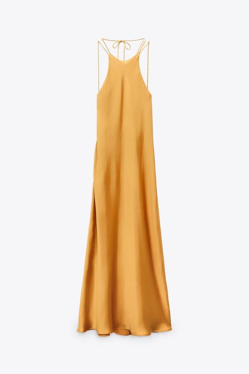 Vestido largo satinado de Zara (precio: 49,95 euros)