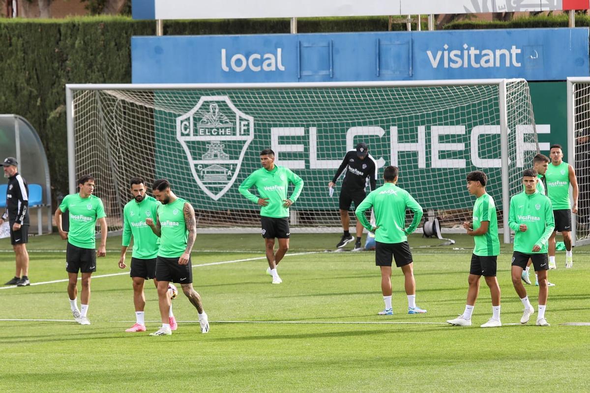 Entrenamiento del Elche CF para preparar el partido de Copa del Rey ...