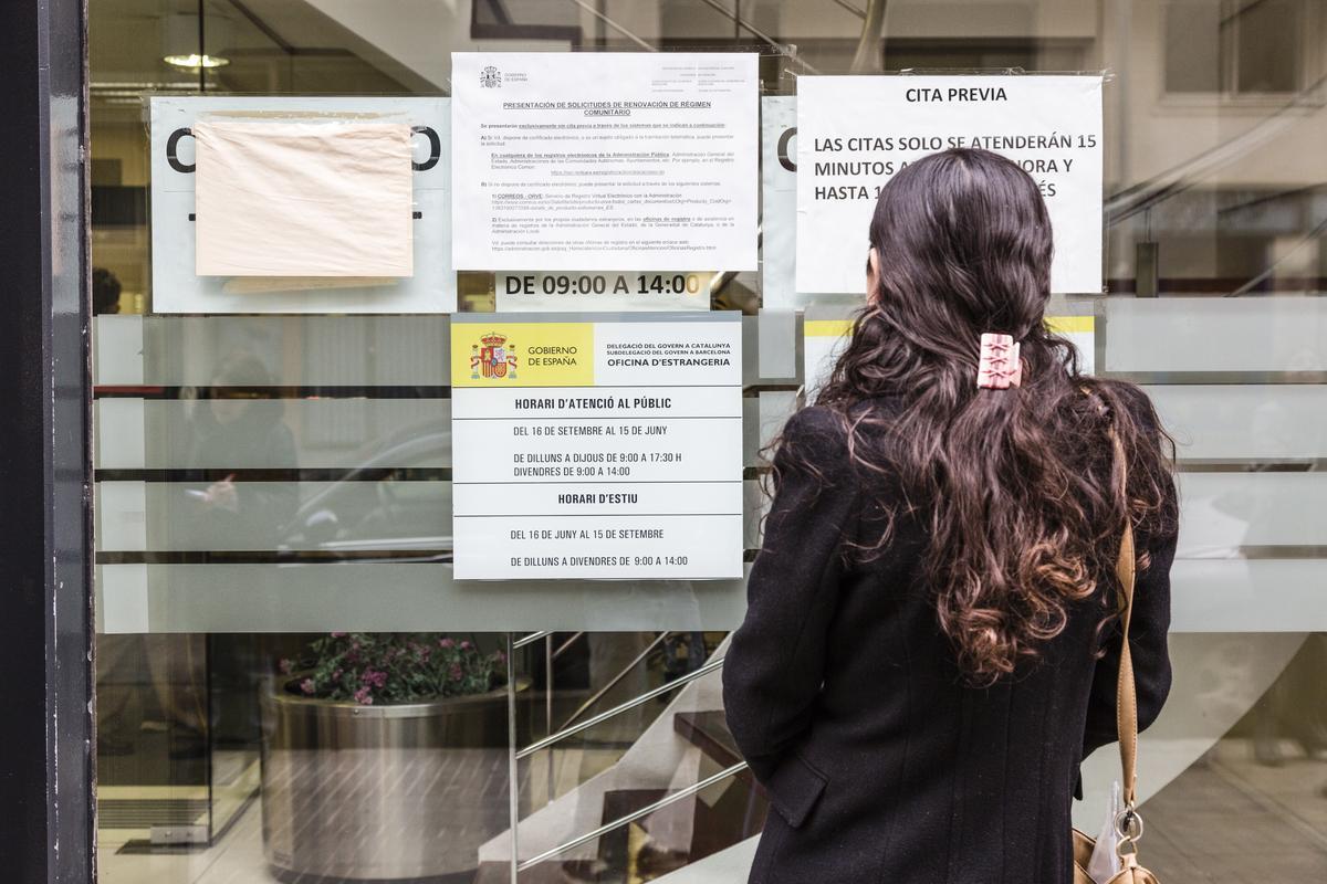 "Nos sentimos discriminados por un funcionario de Extranjería en Barcelona" "Nos sentimos discriminados por un funcionario de Extranjería en Barcelona"