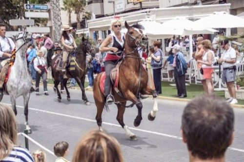 El desfile ecuestre toma el Real de Torrevieja