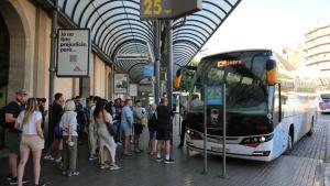 Buses interurbanos en la Estació del Nord y Barcelona.