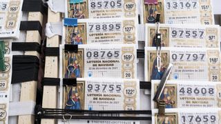Si te toca el Gordo y das dinero a tus familiares, ¿quién debe pagar los impuestos?
