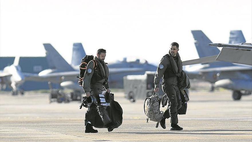 Cinco F-18 parten de Zaragoza a vigilar el cielo báltico para la OTAN