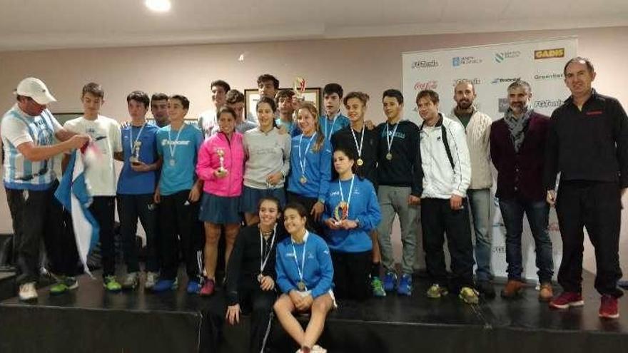 Premiados del campeonato gallego junior. // FdV
