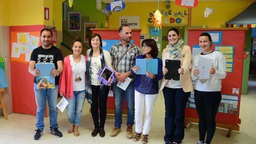 Visita de representantes do Concello na inauguración. // G. Núñez