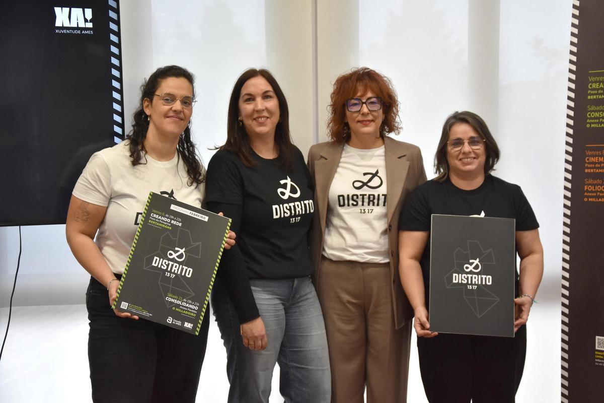 Andrea Piñeiro, esquerda, Pili Villaverde, Beatriz Martínez e Doli Folgar, na presentación.