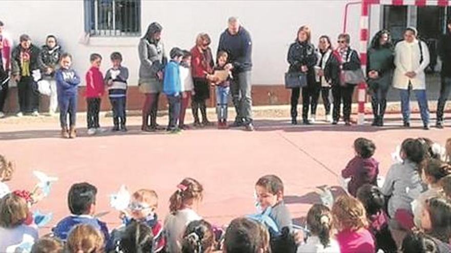 Los centros educativos de bujalance y ayuntamiento celebran el día de la paz