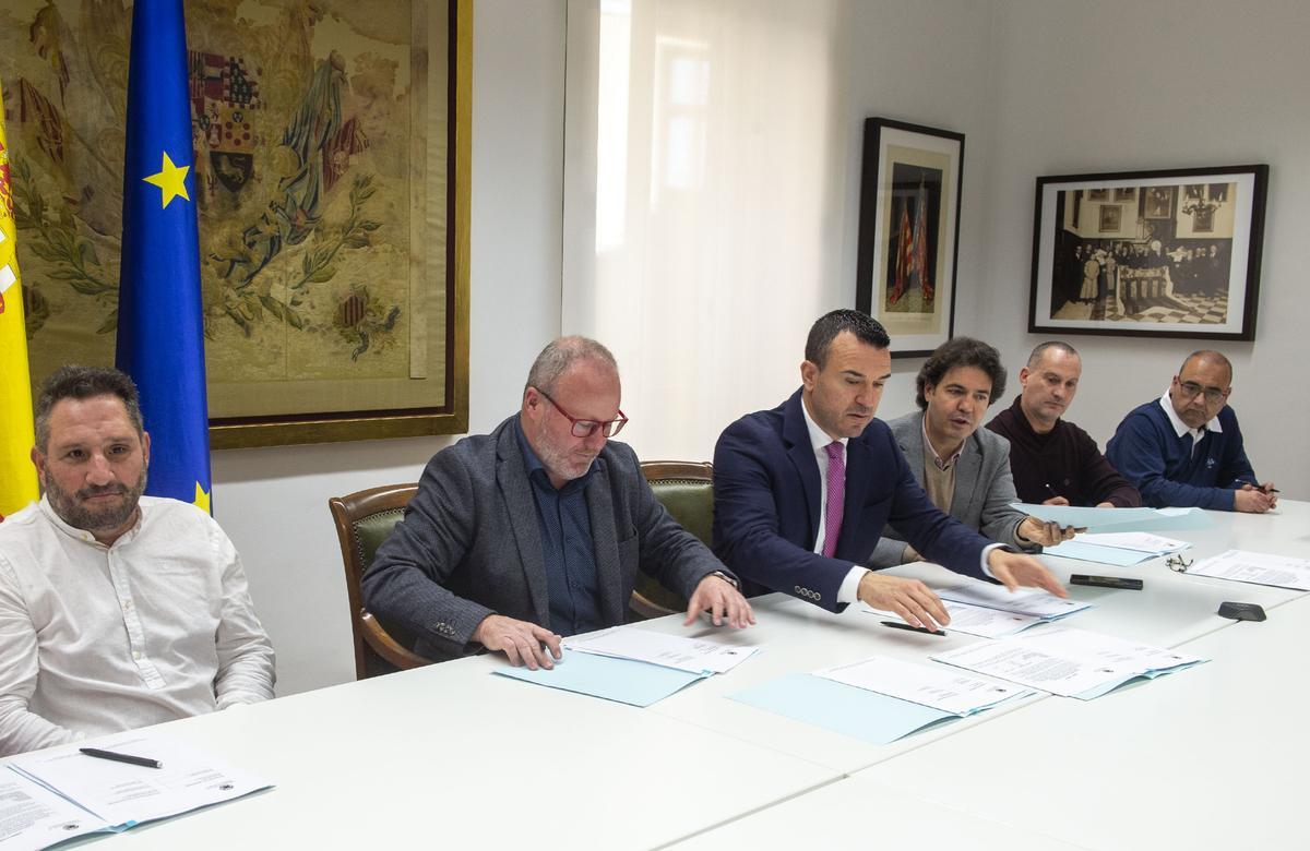 Firma de los acuerdos laborales del Consorcio Provincial de Bomberos