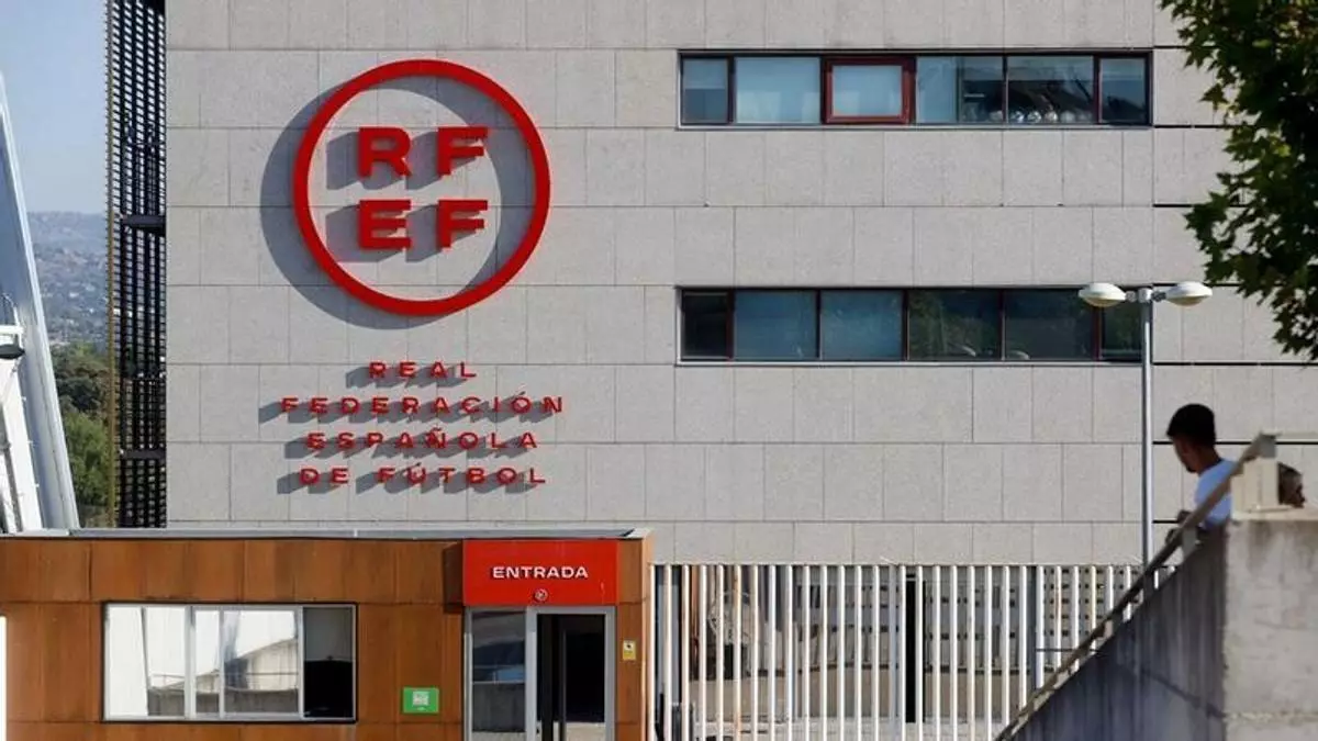 La RFEF aparta al árbitro investigado por agredir a una prostituta haciéndose pasar por policía